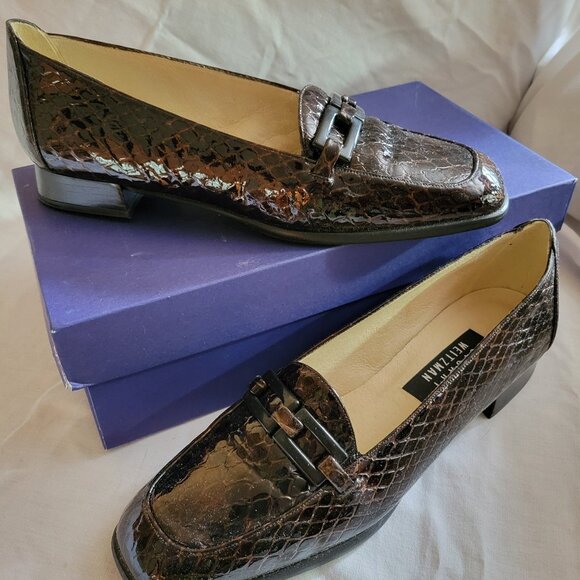 STUART WEITZMAN Women's Hornsby Patent Leather Flats Size 8.5 M Color = Cola - Picture 1 of 7